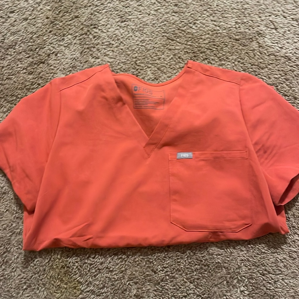 Figs medium clay Catarina scrub top